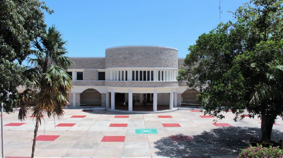 Re acreditó la Licenciatura en Lengua Inglesa la Universidad de Quintana Roo 
