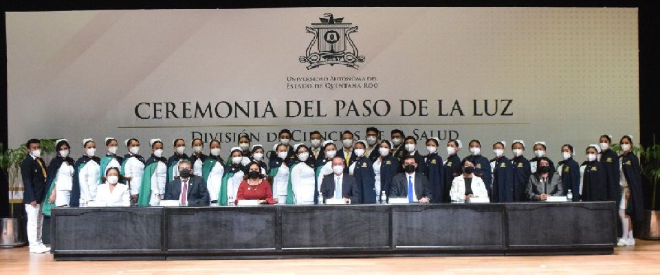Con Ceremonia del Paso de la Luz, egresan 33 nuevos profesionales de la Enfermería 