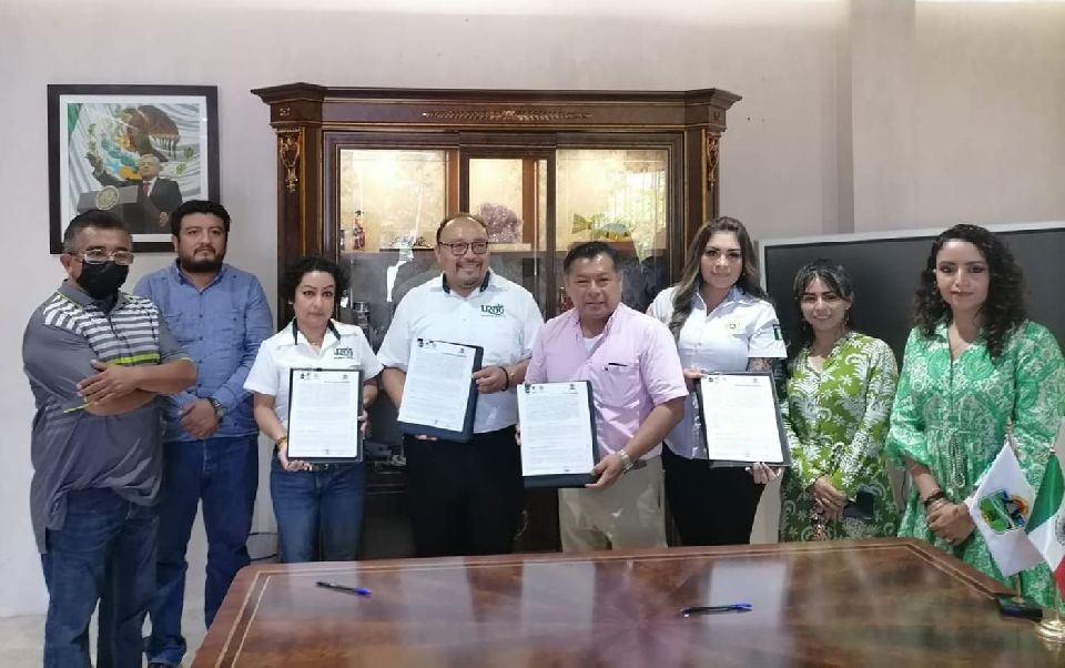    Firman convenio UQROO y Ayuntamiento de Tulum para actualizar documento de Atlas de Riesgos 