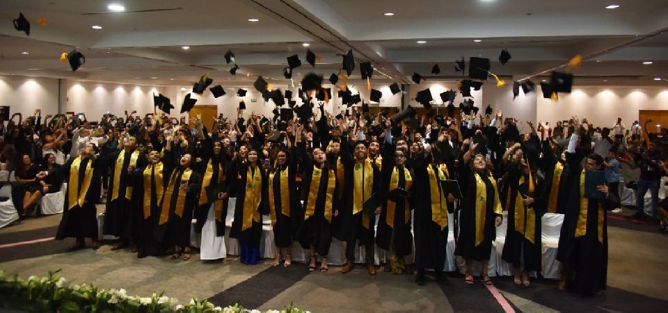 Se gradúan 349 nuevos profesionistas del Campus Cancún 
