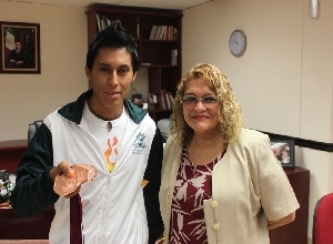 Atleta universitario de halterofilia ganó tres medallas de bronce en la Universiada de Veracruz 