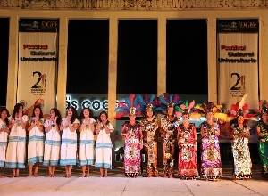 Festival Cultural Universitario en el teatro Minerva para festejar el XXI aniversario de la UQROO