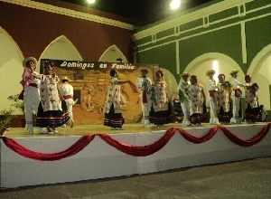 Participan en programa cultural en Tekáx Yucatán, los grupos artísticos de la UQROO