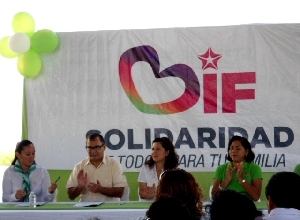 Firman convenio UA Playa del Carmen y DIF Solidaridad