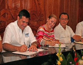 Signan convenio UQROO y Asociación de Médicos Familiares y Generales de Cozumel