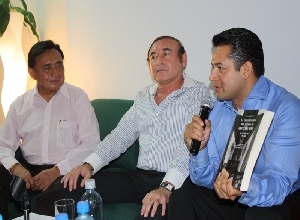 Presentan Libro: La Constit. del Edo. de Quintana Roo