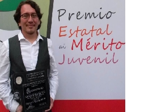 Egresado de la UQROO, obtiene Premio Estatal al Mérito Juvenil en Michoacán