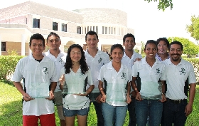 Universitarios destacan en competencia de atletismo en Bacalar