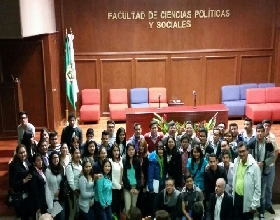 Estudiantes UQROO participan en congreso internacional 