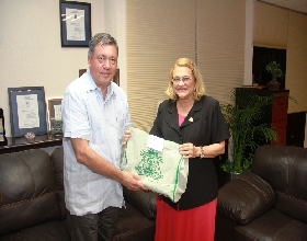 El Embajador Luis Manuel López Moreno se entrevistó con la Rectora de la UQROO