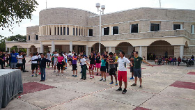 Estudiantes participan en el programa “Ponte al 100”