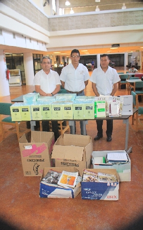 Tribunal Electora de Quintana Roo donó a la UQROO acervo bibliográfico 