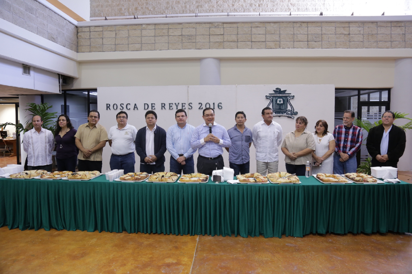 Rosca de Reyes y Buenos Deseos al iniciar el 2016 en la UQROO