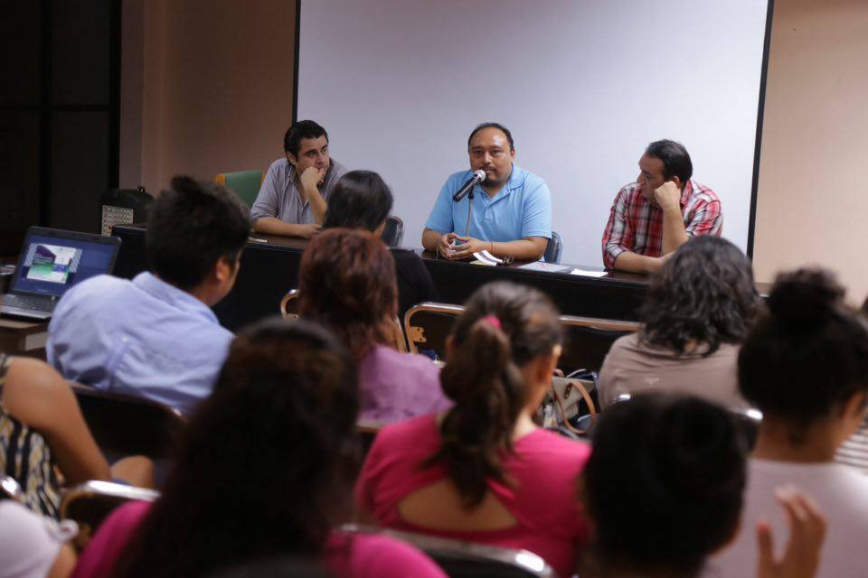 El poeta Ever Canul presentó en la Universidad de Quintana Roo su libro “Aura en el jardín”