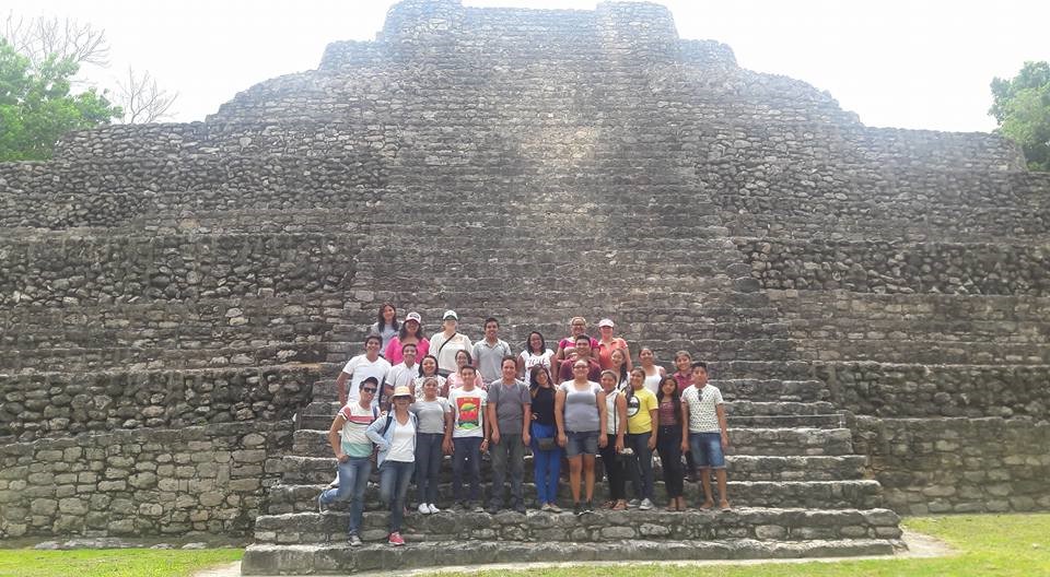 Alumnos de la Unidad Académica Playa del Carmen visitan las Zonas Arqueológicas de Chacchoben y Muyil