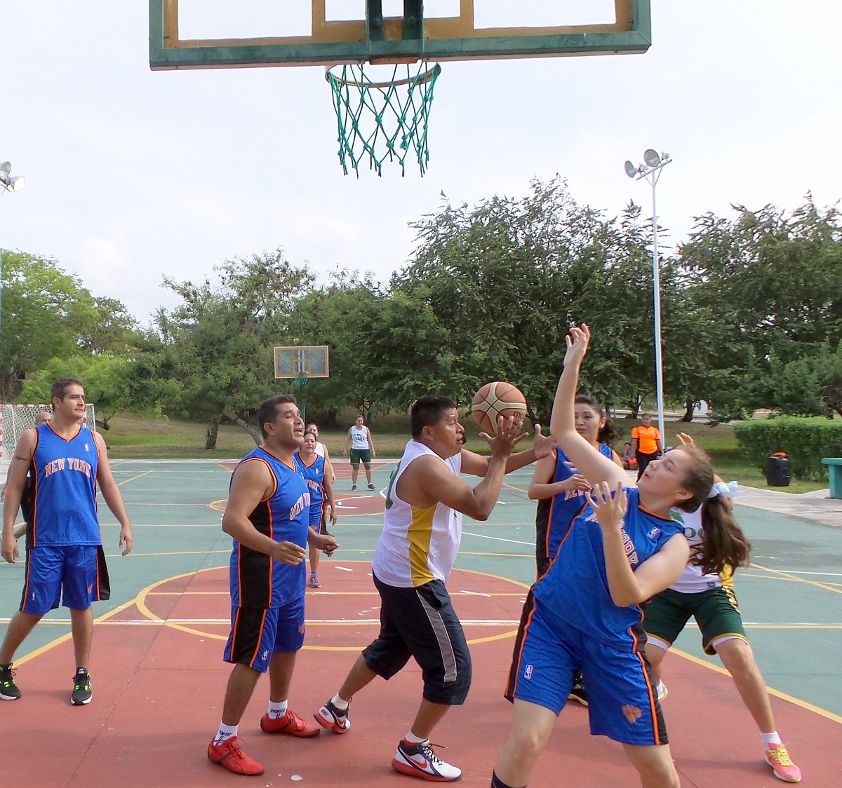 Cuadrangular de basquetbol mixto con motivo del 25 Aniversario de la UQRoo