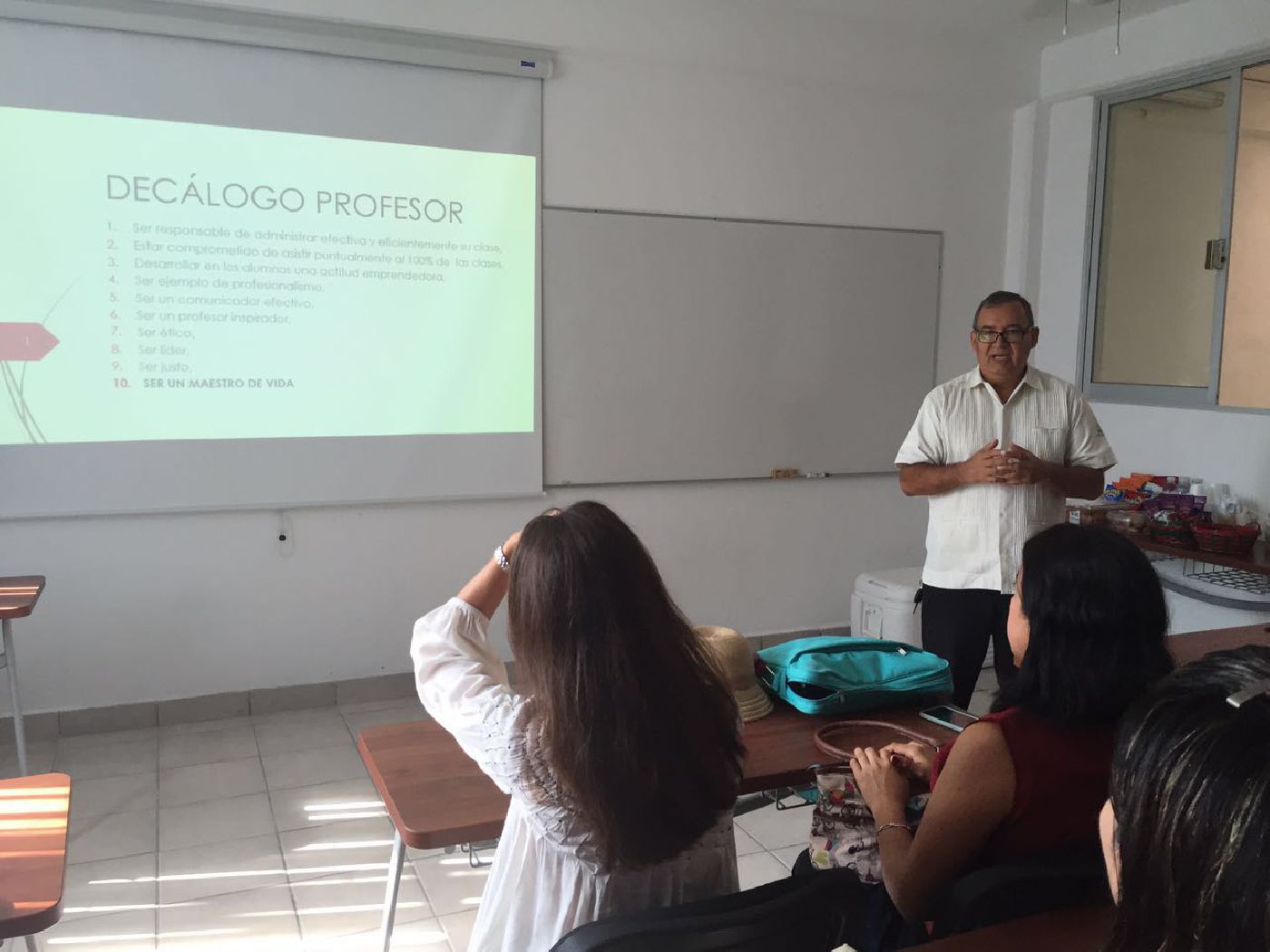 La Unidad Académica Cancún impartió un programa de introducción para docentes de nuevo ingreso. 