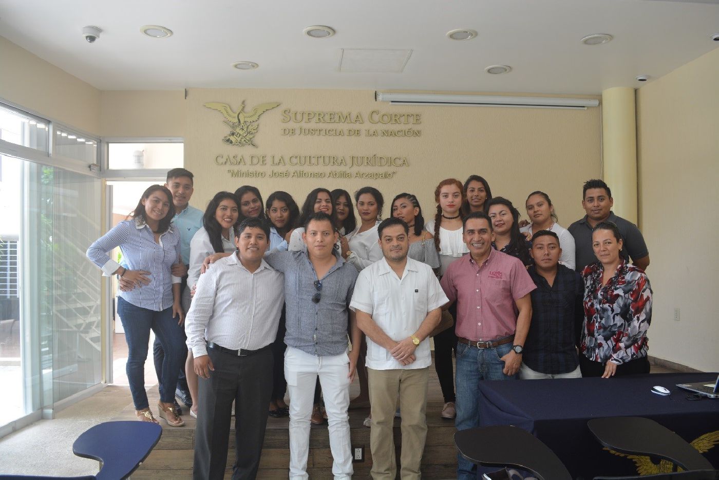 Visita de alumnos de derecho de la Unidad Académica Playa del Carmen a la Casa de la Cultura Jurídica de Chetumal.