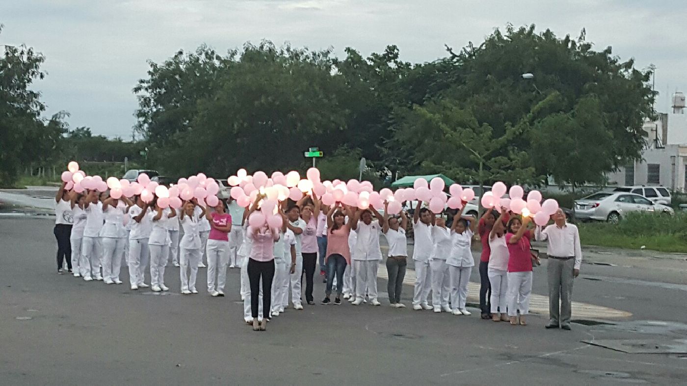 En conmemoración del Día Mundial de la Lucha contra el Cáncer de Mama, iluminan de color rosa edificio de la DCS 