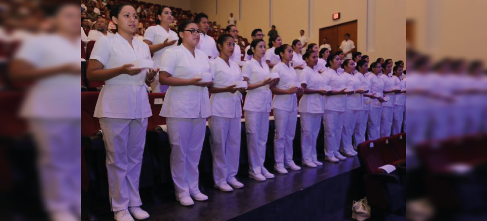 Imposición de cofia y cambio de grado a 84  alumnos de la Licenciatura de Enfermería