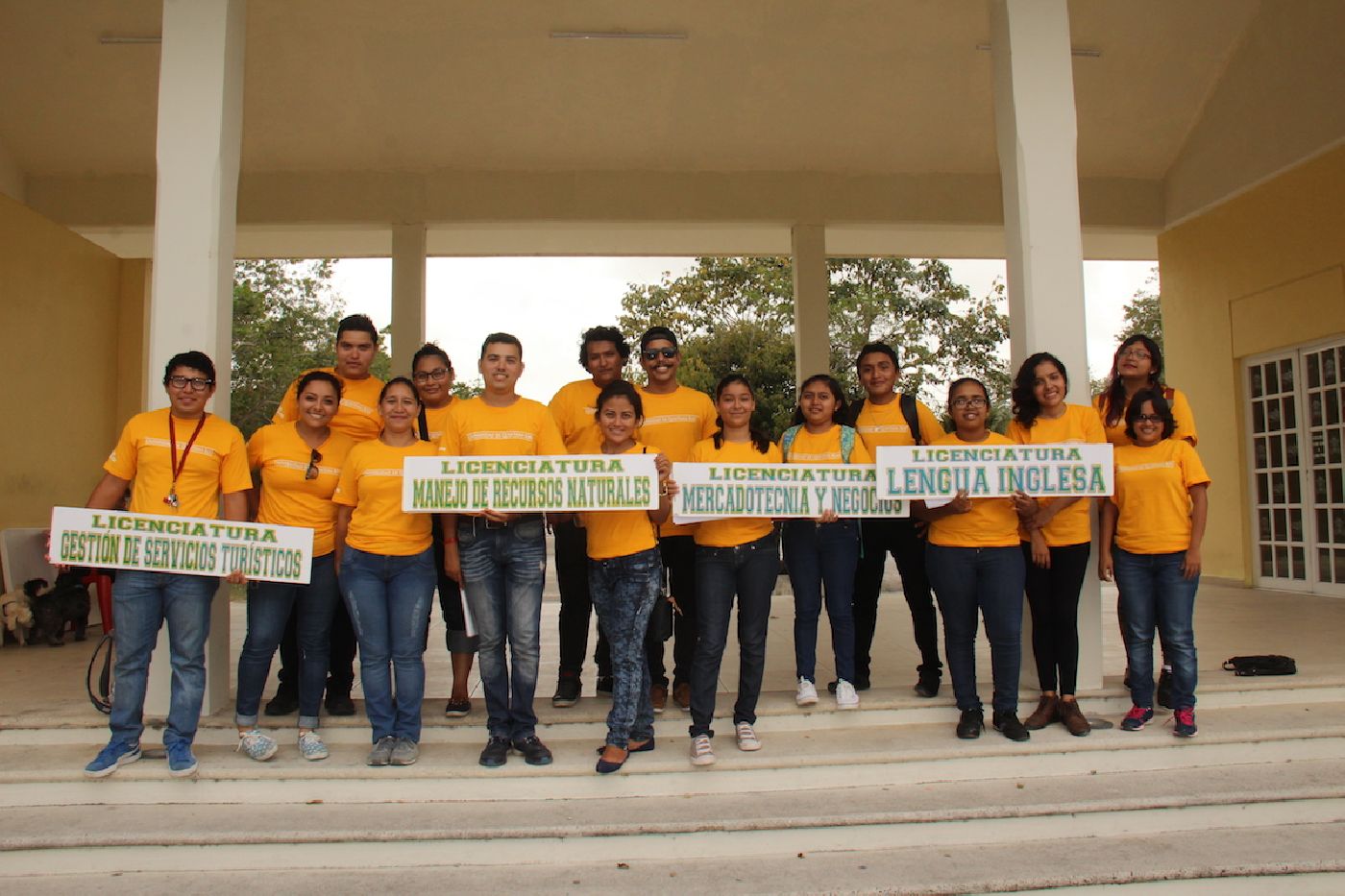 Estudiantes de bachilleres en Cozumel  conocen oferta educativa de la UQRoo 