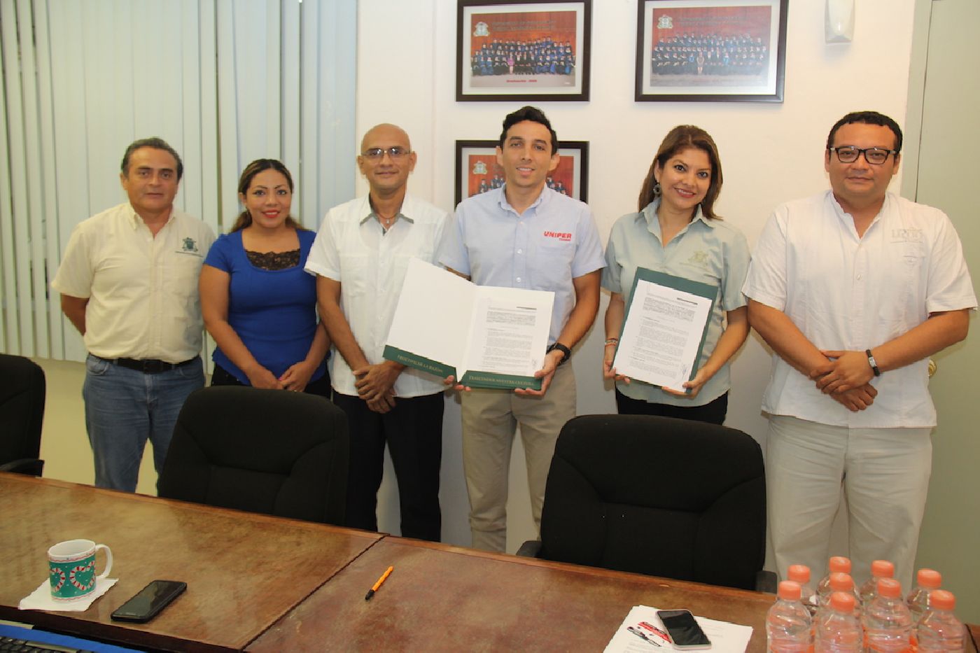 UA Cozumel signa convenio con empresa de transportación urbana UNIPER 