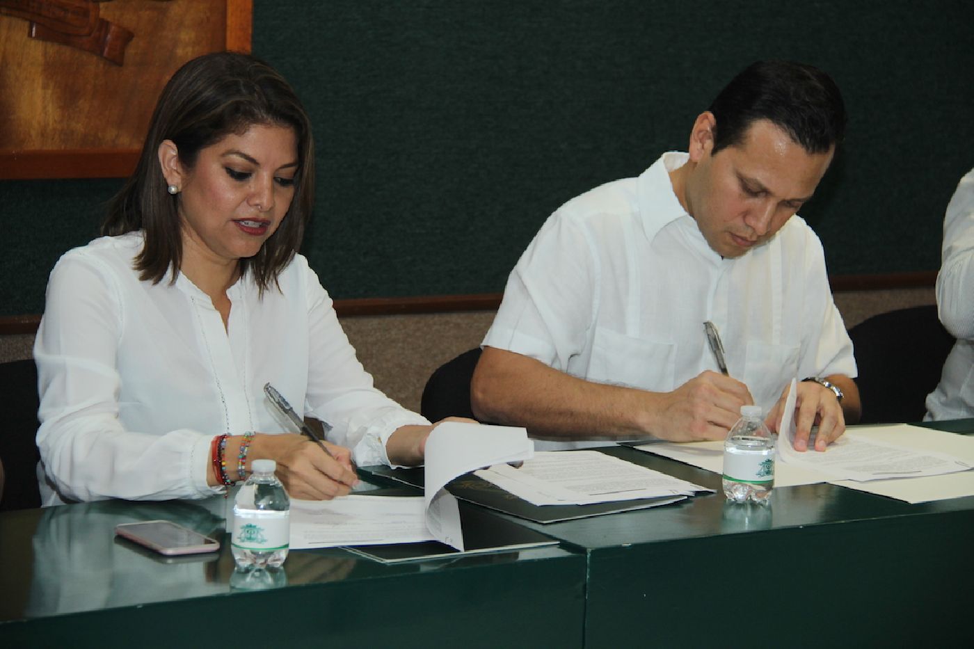 Signa convenio UQRoo y Red de Organizaciones Civiles de Cozumel