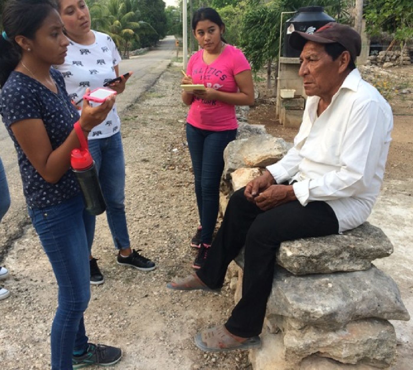 Promueven el estudio de contacto lingüístico entre el  español y las lenguas originarias maya, otomí, y yokot’an