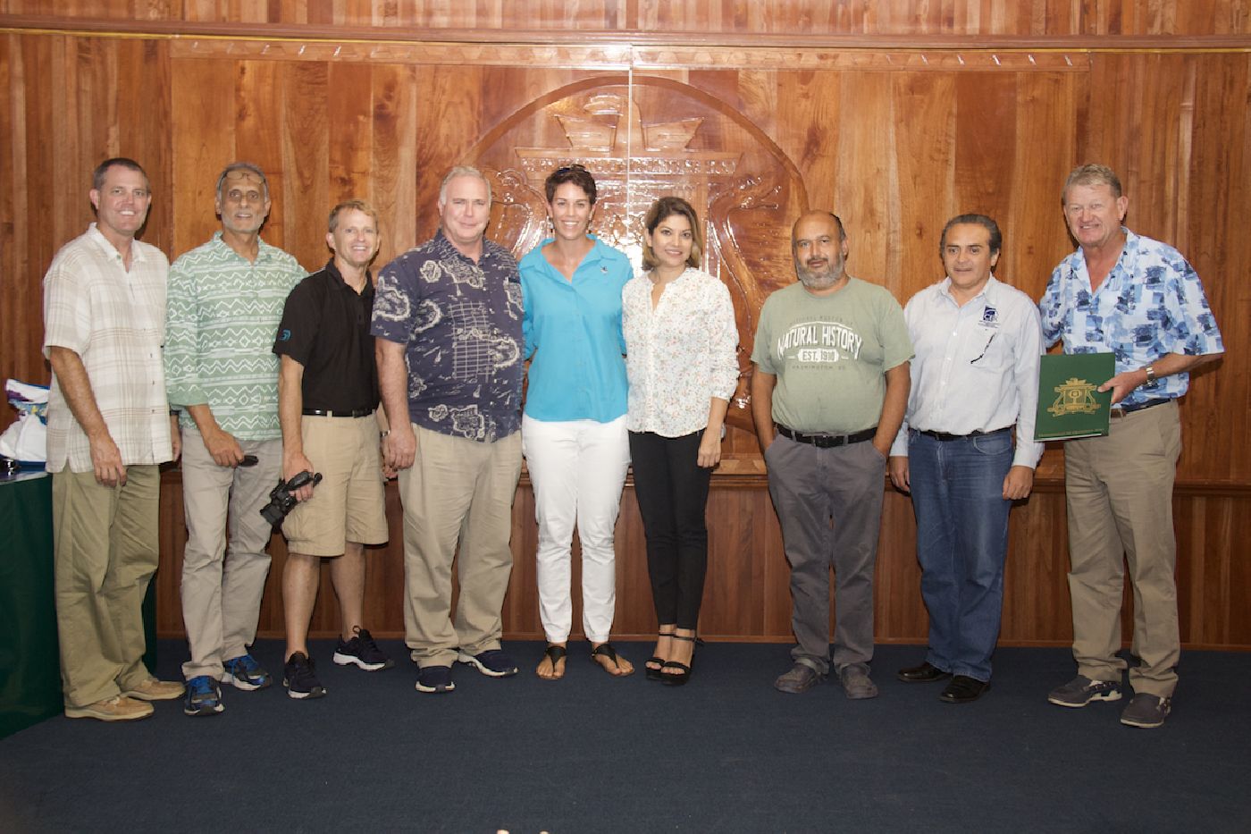 El artista y conservacionista Dr. Guy Harvey dicta  conferencia sobre los tiburones en UA Cozumel 