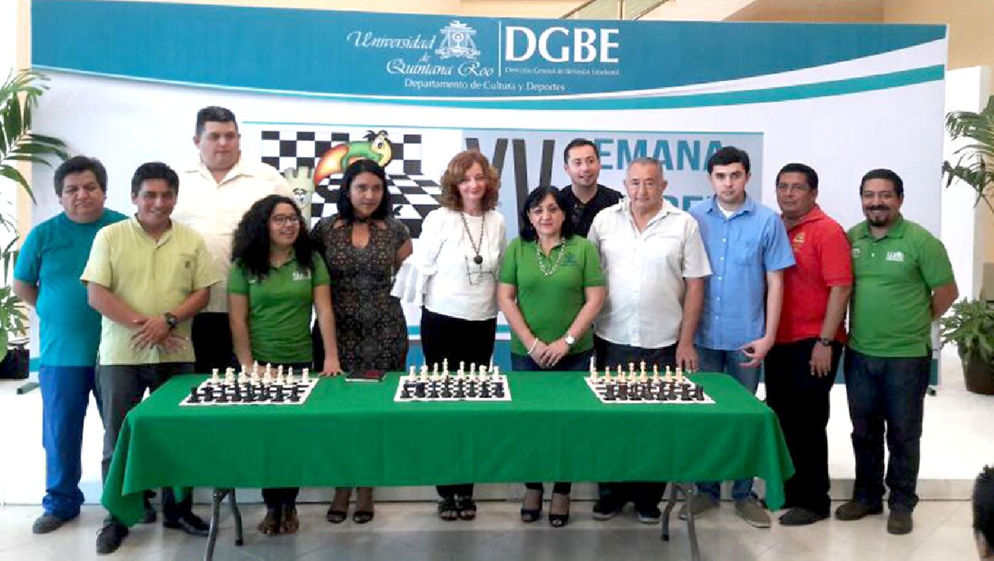 Estudiantes de la UQRoo ganan en simultáneas de ajedrez 