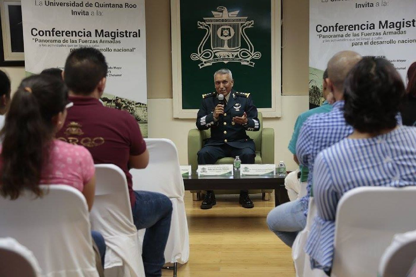 Dictó conferencia magistral en la UQRoo, el General de  Brigada Diplomado de Estado Mayor, Gabriel García Rincón