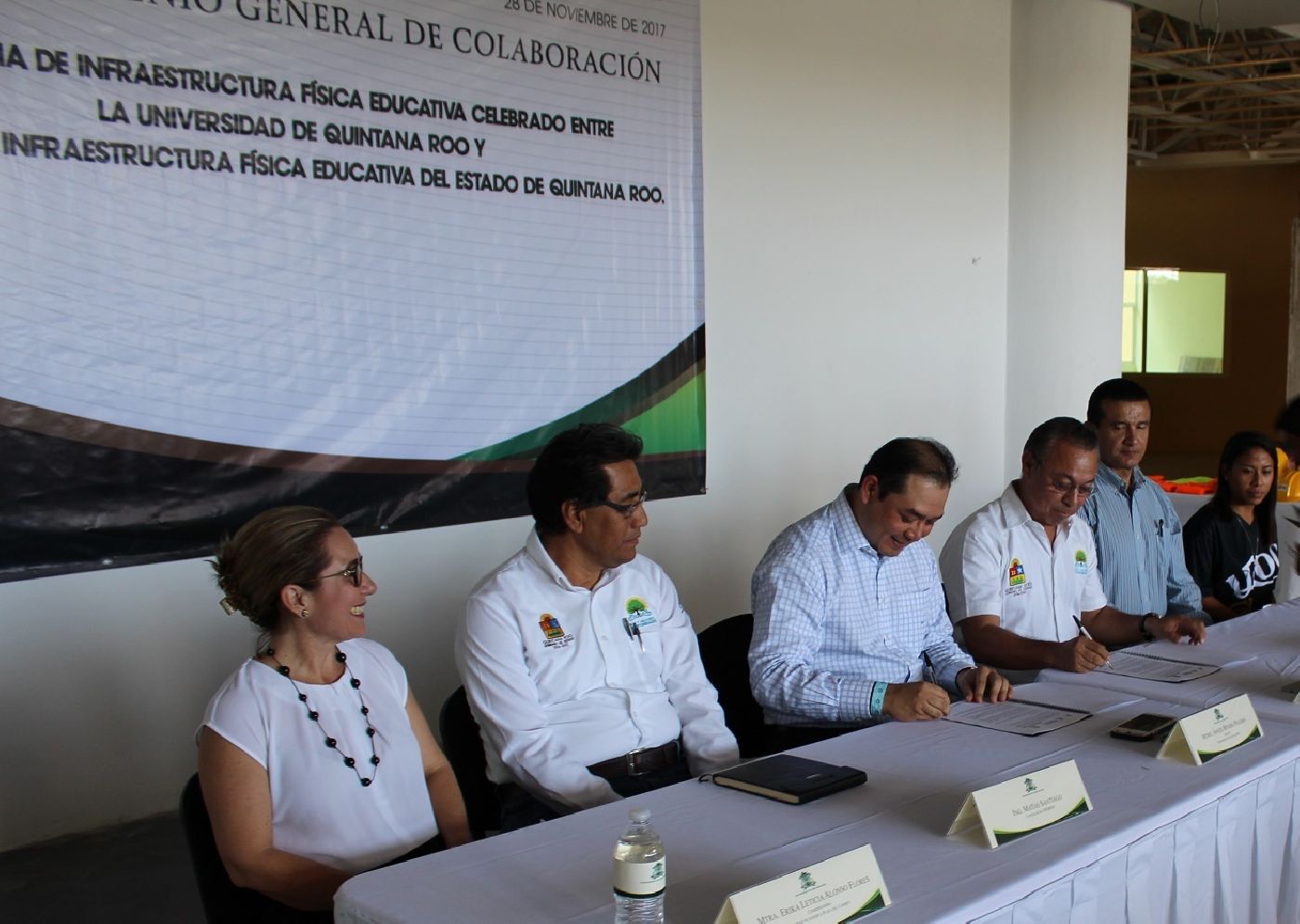 Firman convenio de colaboración la Universidad de Quintana Roo y el IFEQROO