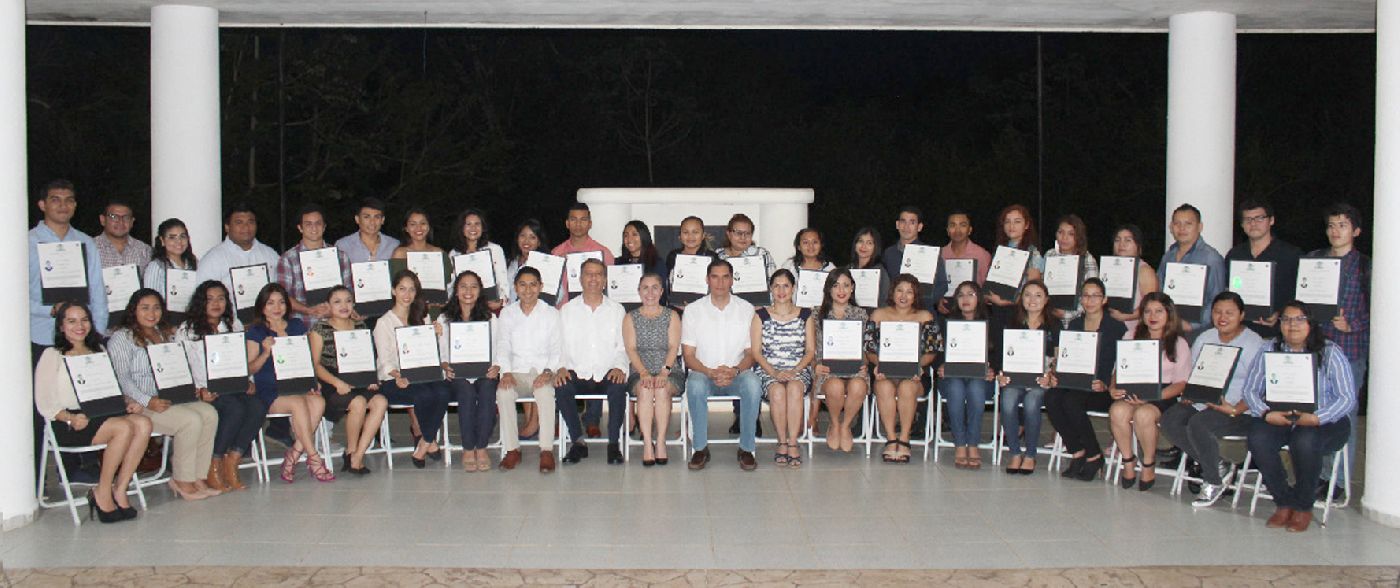La UAPC de la UQRoo titula a 17 alumnos de la  primera generación de Licenciatura en Derecho
