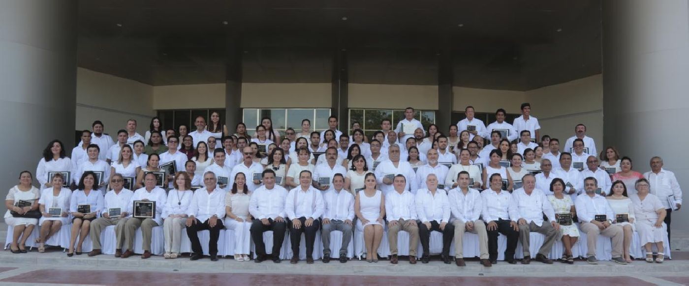 Sesión solemne por el 27 aniversario de la Universidad de Quintana Roo