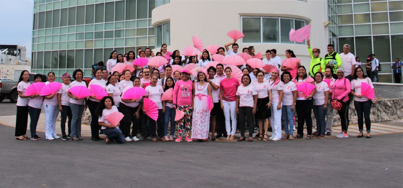 Encendido de luces rosa en DCS-UQRoo por Día  Mundial de la Lucha contra el Cáncer de Mama