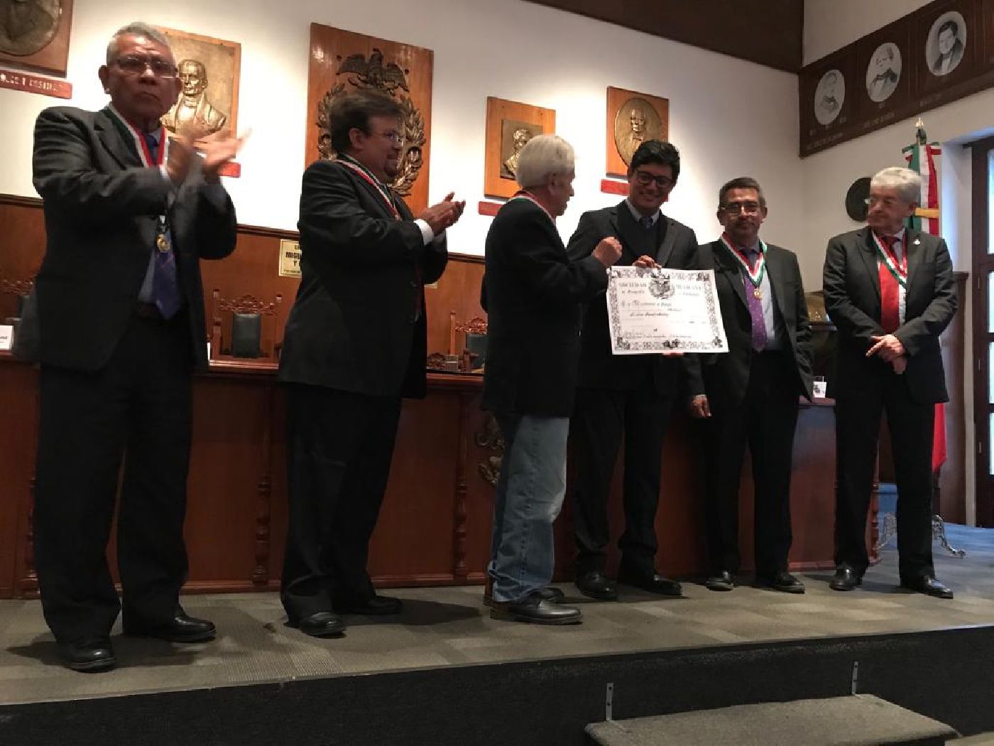 Dr. Óscar Frausto Martínez recibió pergamino  como integrante de la Academia de Geografía