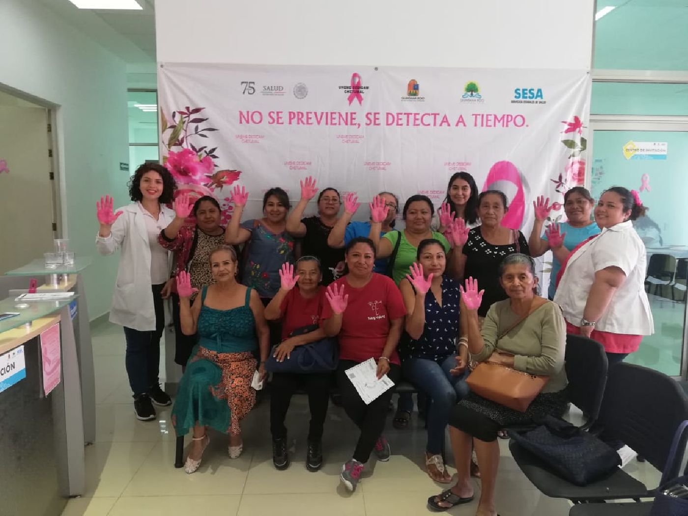 Médicos Pasantes de la DCS-UQRoo se  unen a prevención del cáncer de mama