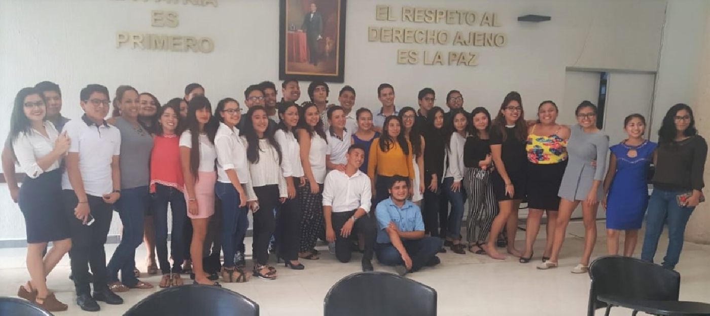 Alumnos de Derecho del UA Cancún  visitaron la Casa de la Cultura Jurídica