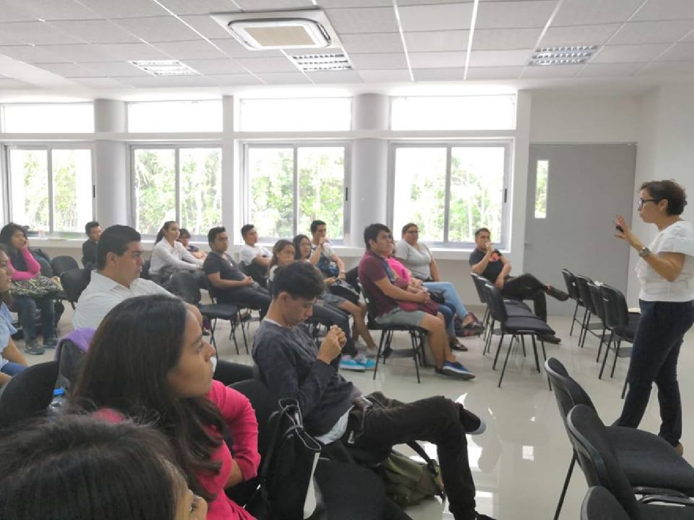 Estudiantes de la UA Cancún elaboran  propuestas creativas de mercadotecnia 