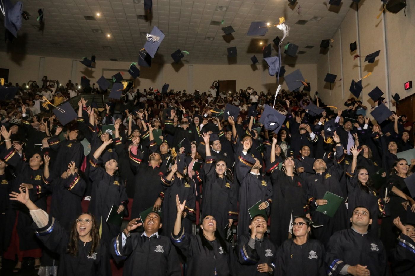 Se graduaron 383 alumnos de la UQRoo UA Chetumal 