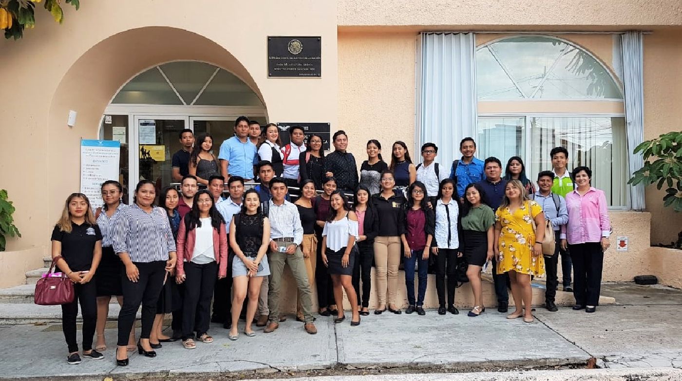 Visitaron Casa de la Cultura Jurídica  de Cancún los alumnos de Derecho