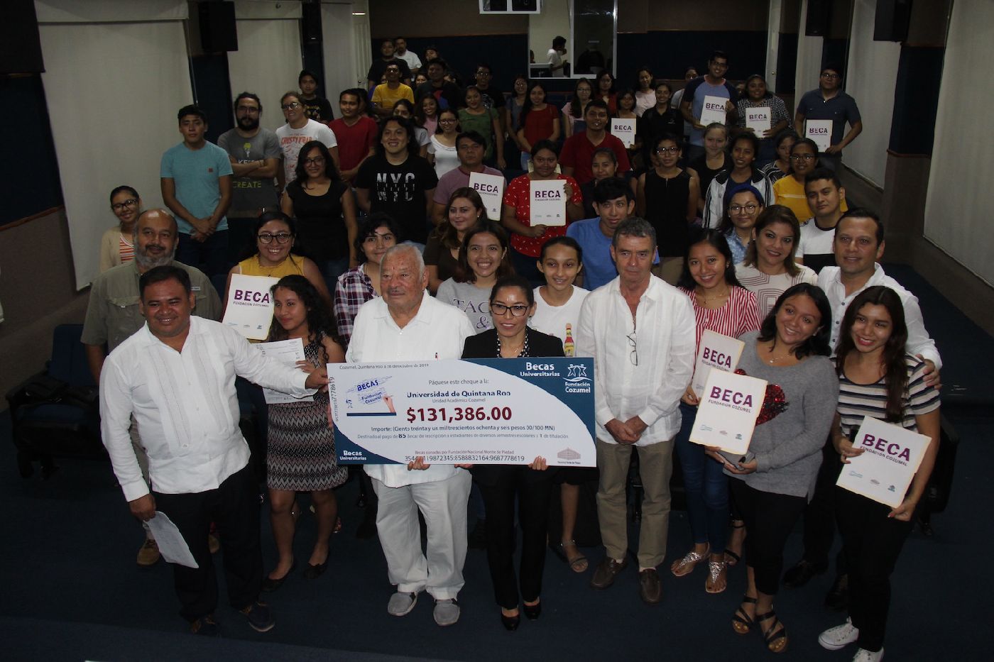 Fundación Cozumel IAP  entrega becas Otoño 2019