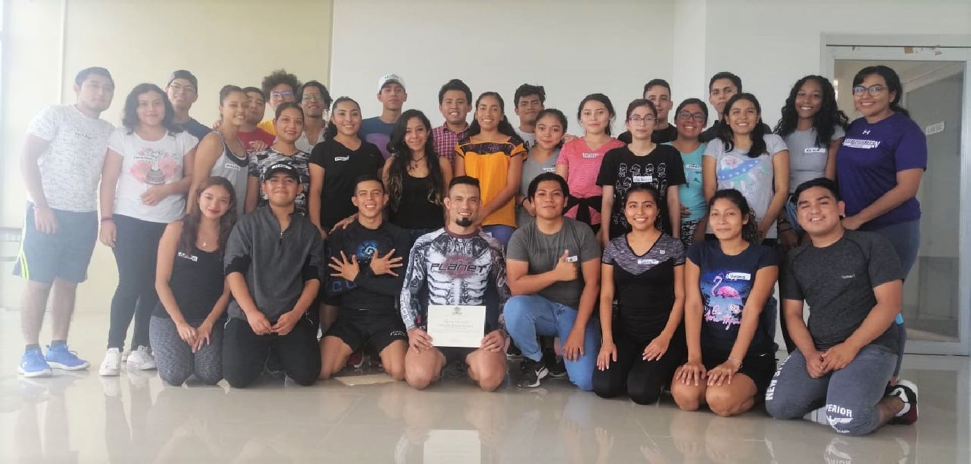 Aprenden técnicas de autodefensa los alumnos de UQRoo UA Cancún