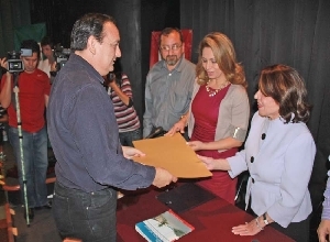 Javier España Novelo recibió el Premio Nacional de Cuento Beatriz Espejo 2011