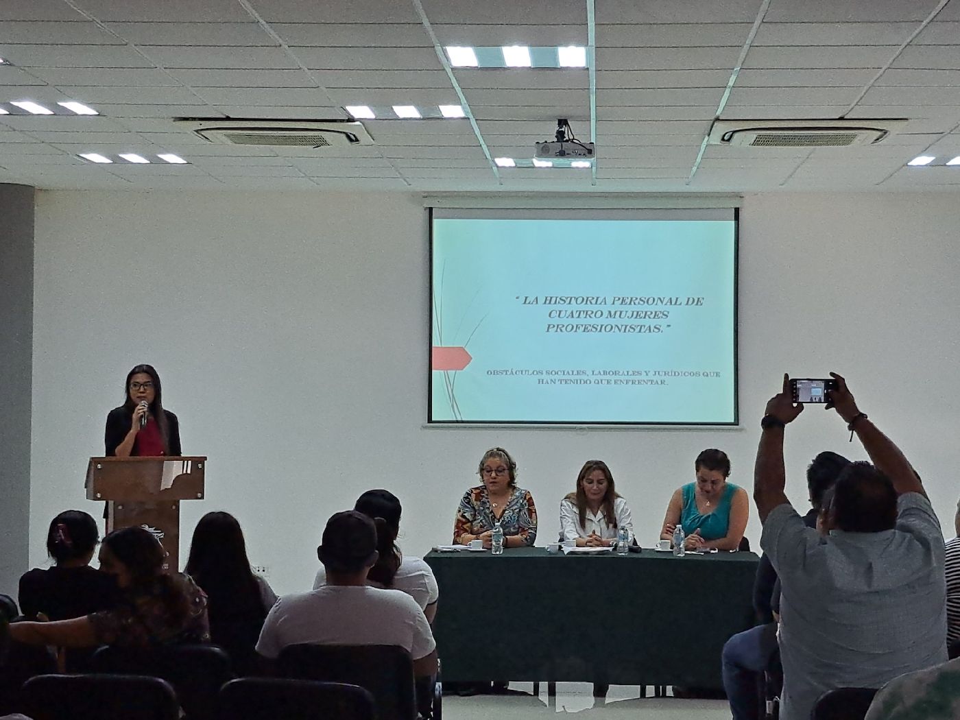 Realizan panel de mujeres profesionistas, en Campus Cancún