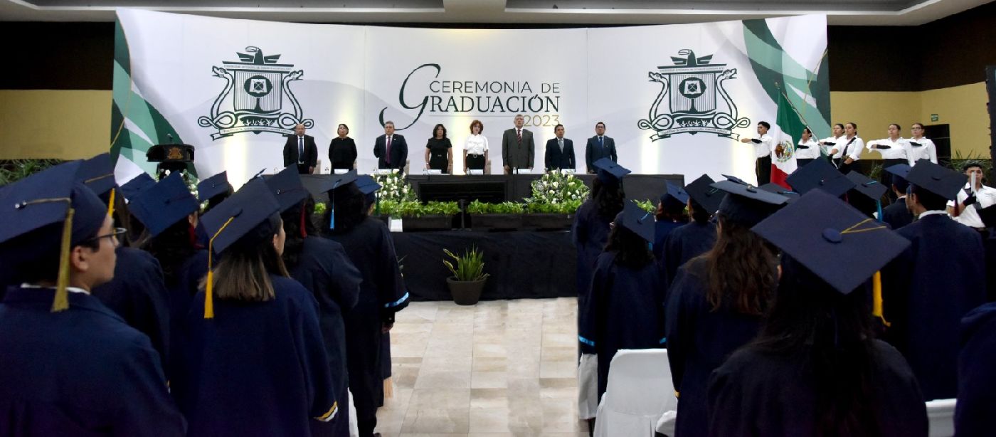 Ceremonia de graduación de los campus Chetumal Bahía y Salud de la UQRoo