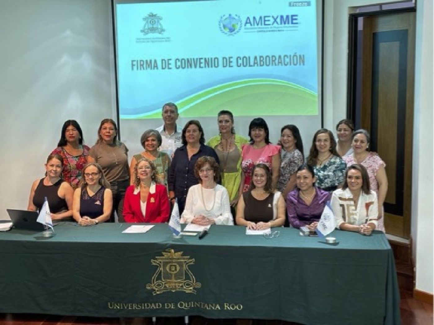 La Universidad Autónoma del Estado de Quintana Roo y la Asociación Mexicana de Mujeres Empresarias, Capítulo Riviera Maya, renuevan compromiso de colaboración.