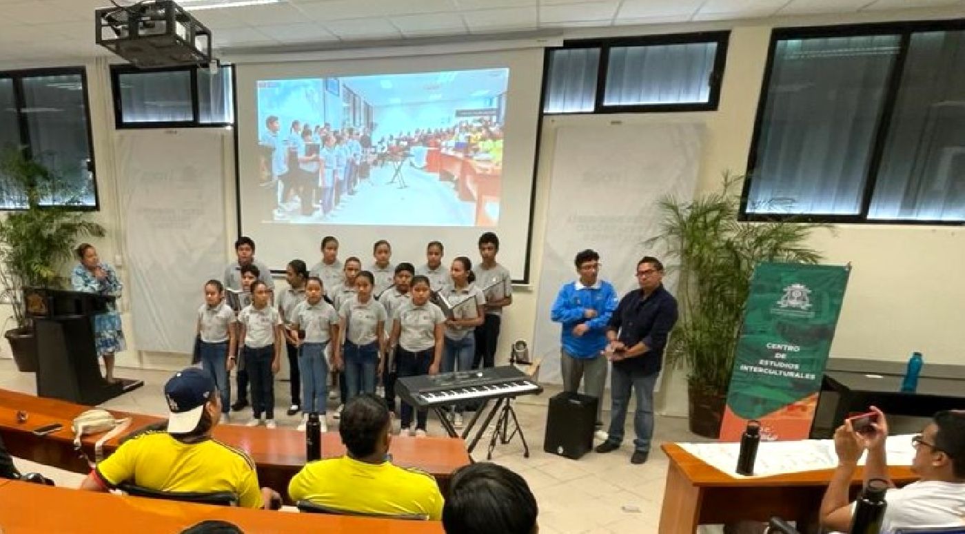 Coro infantil interpreta melodías en lengua maya en campus Chetumal Bahía