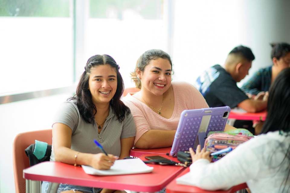 Recibirán 755 alumnas de la UQRoo la Beca para Mujeres en Educación Superior  - Universidad Autónoma Del Estado De Quintana Roo