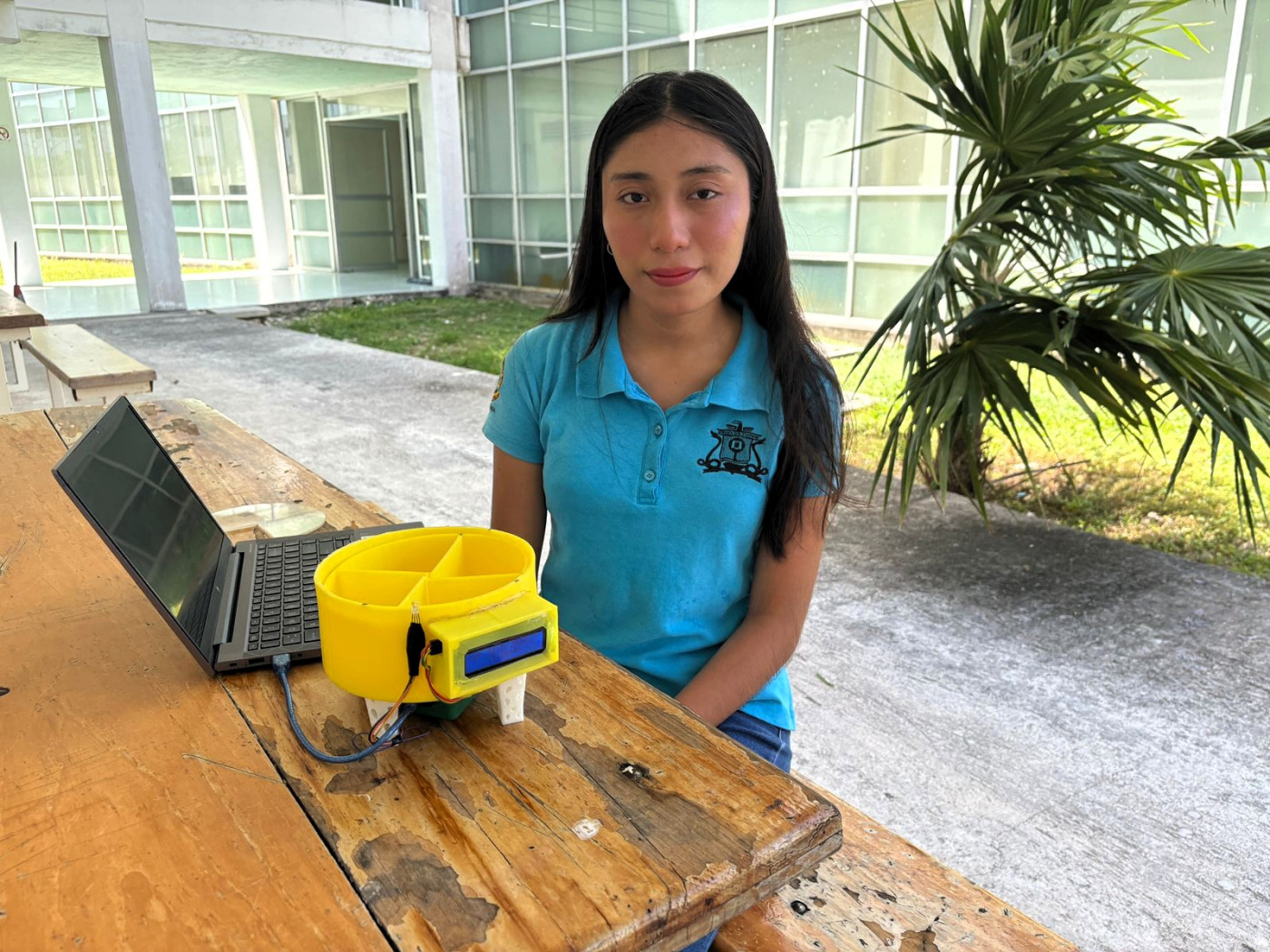 Presentará alumna de UQRoo proyecto de pastillero automatizado en evento internacional